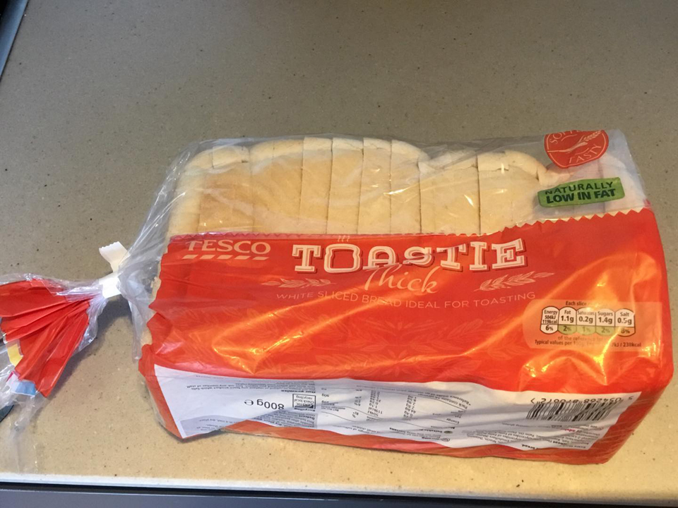 ロンドンの人気スーパーTESCO（テスコ）で買った食パン800g